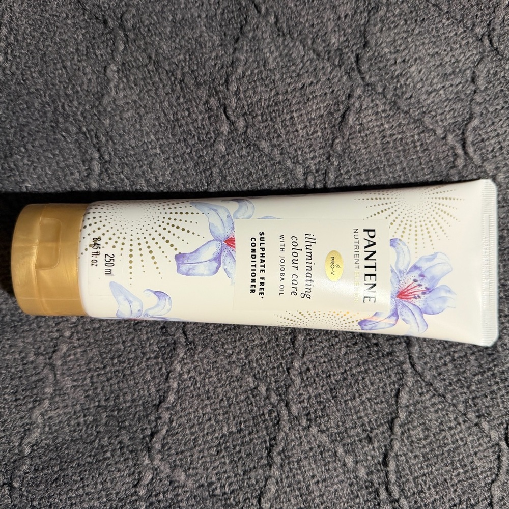 ❣️❄️Pantene Illuminating Color Care Conditioner - Gold and White